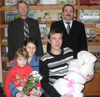 08:54 В Шумерлинском районе состоялось чествование первого новорожденного ребенка 2007 года